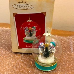 Hallmark MIB 2002 holiday ornament